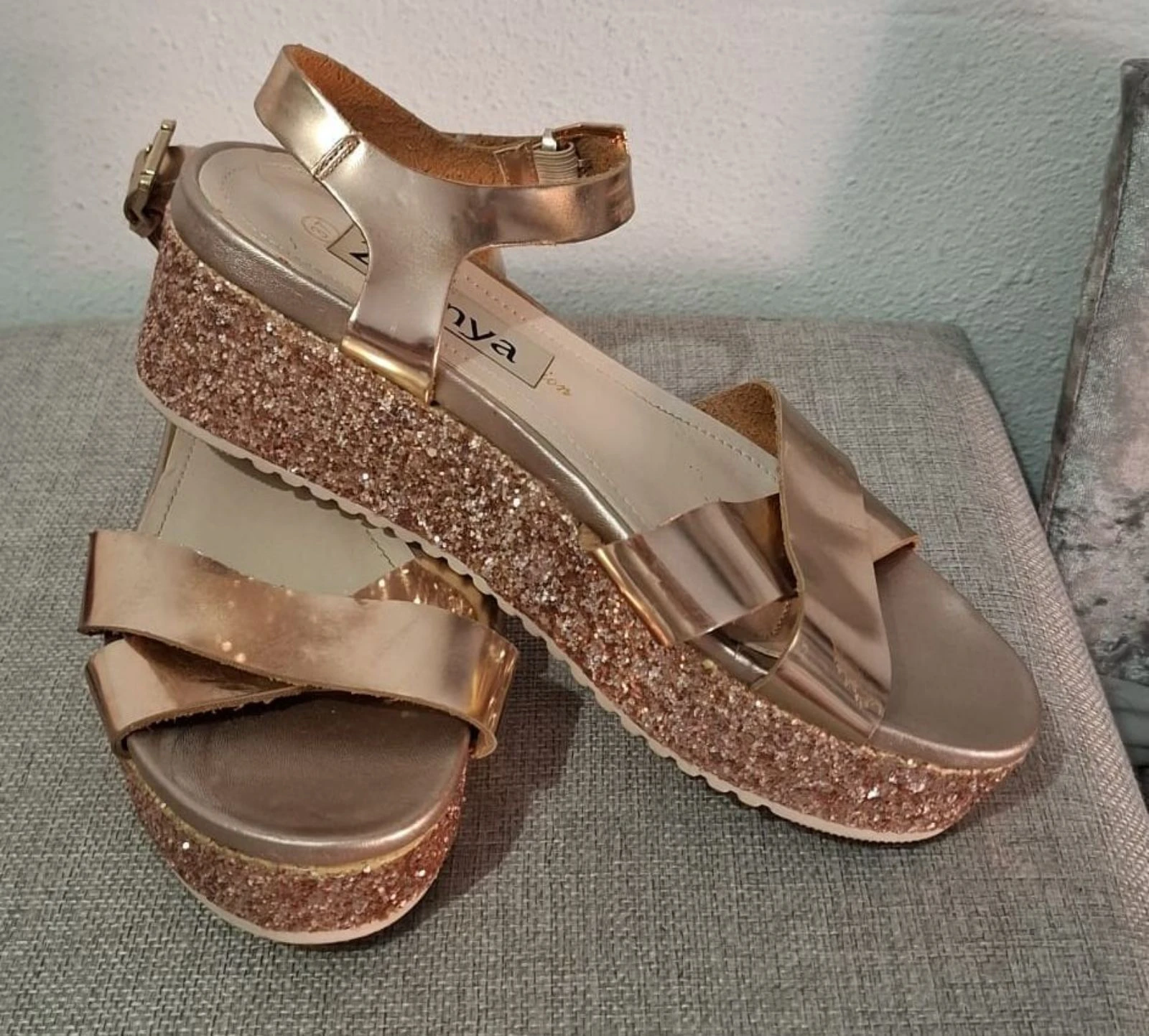 Gouden plateausandalen met glitter limite editie Y2K – photo 4